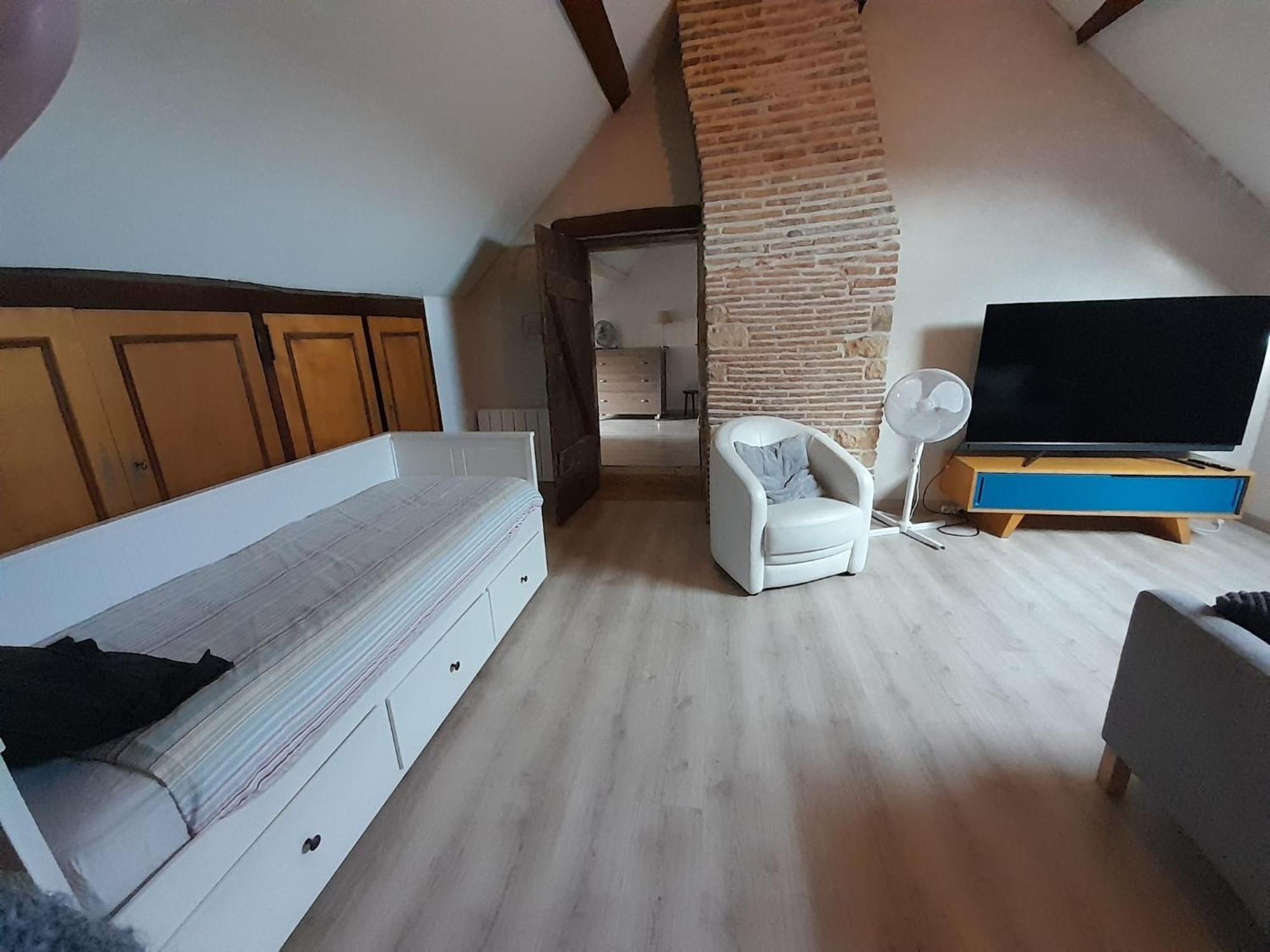 Les Anciennes écuries du Château Vatan Esterno foto